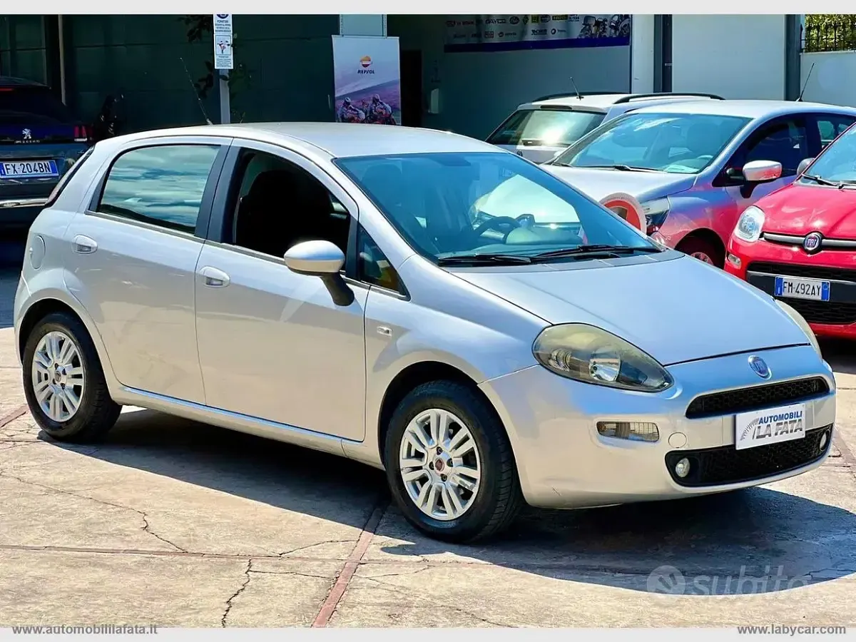 Usata Fiat Punto Lounge 69 CV (50 kW) 2014 Argento Utilitaria
