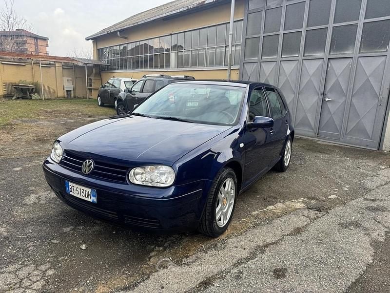 Usata VW Golf 105 CV (77 kW) 2002 Blu Berlina