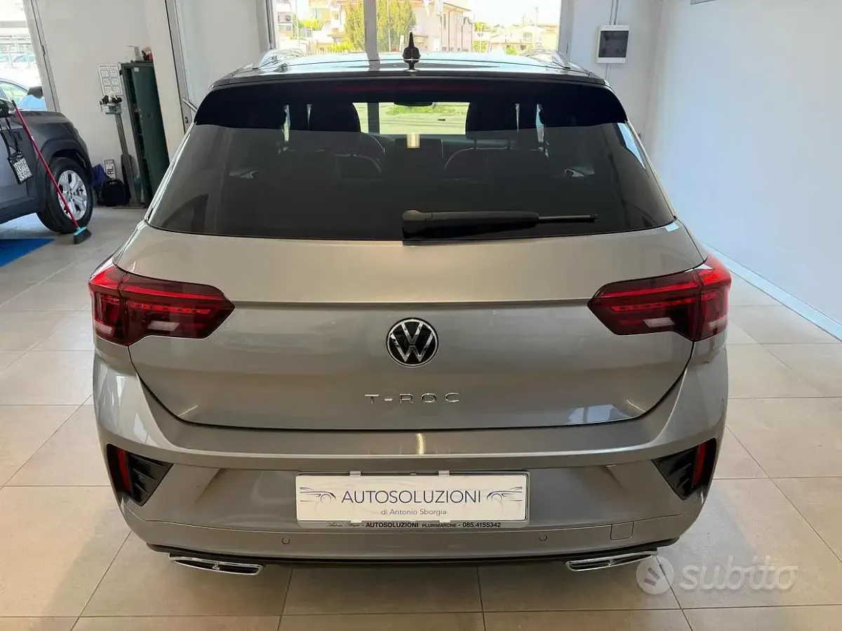 Usata VW T-Roc R-line 150 CV (110 kW) 2024 Grigio SUV