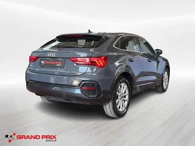 Usata Audi Q3 Sportback Business Plus 150 CV (110 kW) 2022 Grigio nano metallizzato SUV