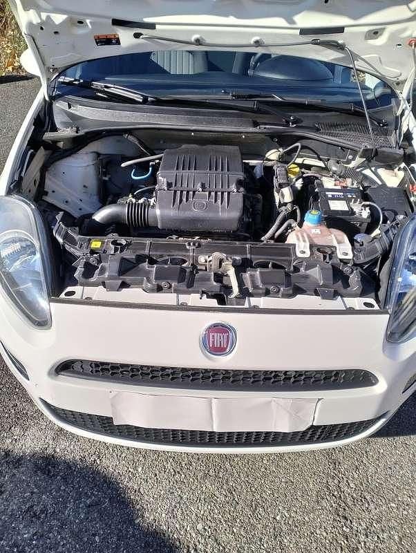 Usata 2017 Fiat Punto Street Tre volumi | 5750 € (Ottimo prezzo) - Immagine 1/4