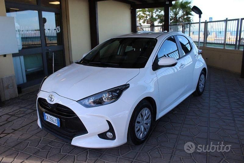 Usata Toyota Yaris Trend 72 CV (52 kW) 2022 Bianco Berlina