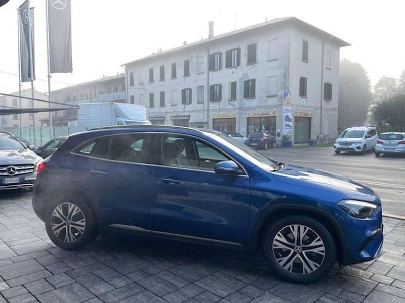 Usata Mercedes GLA180 Advanced 136 CV (100 kW) 2024 Corallo SUV