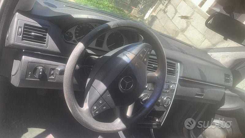 Usata Mercedes B180 2006 Grigio Monovolume