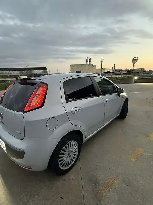 Usata Fiat Punto Evo 65 CV (47 kW) 2010 Bianco Utilitaria