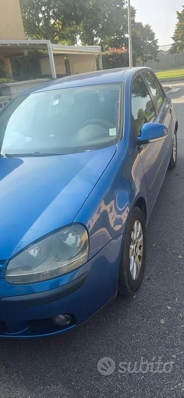 Usata VW Golf V 105 CV (77 kW) 2007 Blu