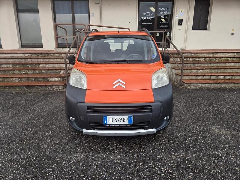 Usata Citroën Nemo 70 CV (51 kW) 2010 Arancione Monovolume
