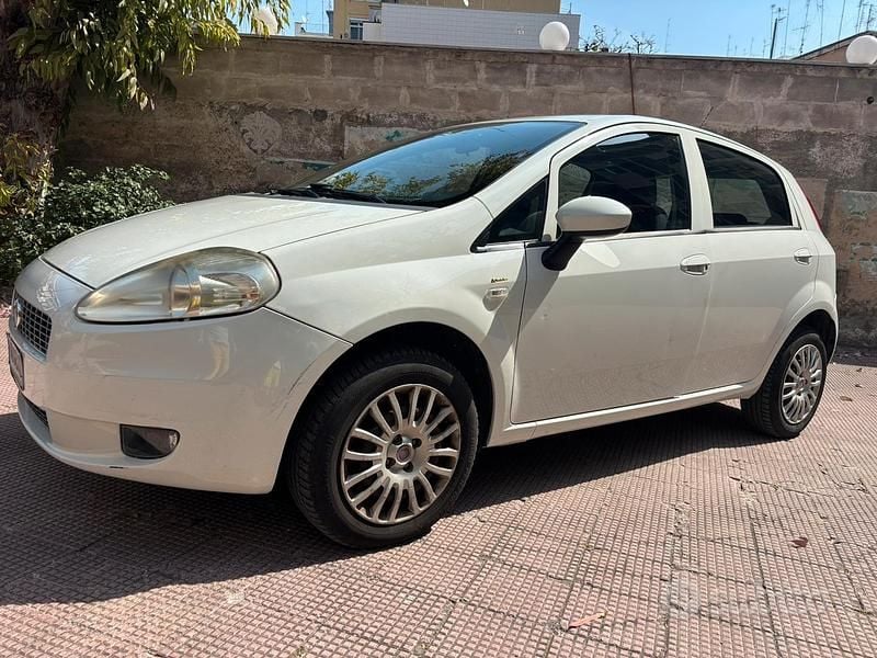 Usata Fiat Punto 77 CV (56 kW) 2009 Bianco Utilitaria
