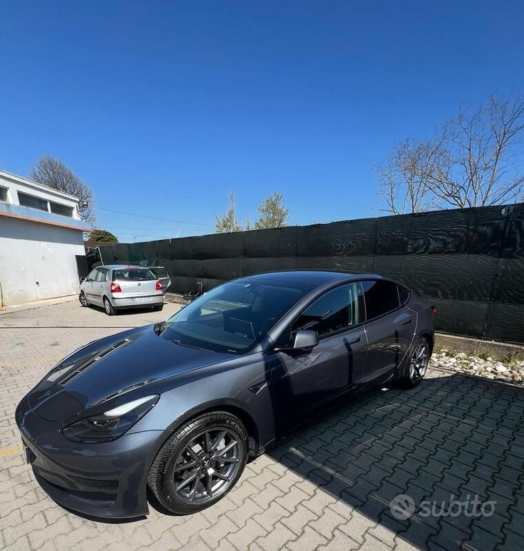 Usata 2021 Tesla Model 3 Standard Range Plus Tre volumi | 28.000 € (Molto cara) - Immagine 1/4