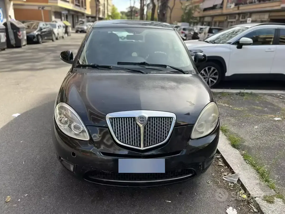 Usata Lancia Ypsilon 69 CV (50 kW) 2011 Nero Utilitaria