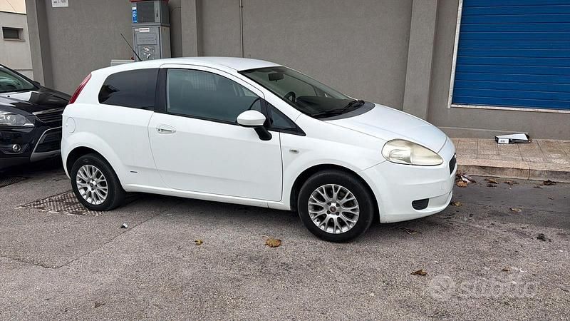 Bianco Usata 2009 Fiat Punto Furgone | 3300 € (Buon prezzo) - Immagine 1/4