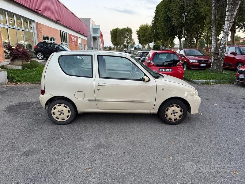 Usata Fiat 600 Anniversary 54 CV (39 kW) 2007 Beige Berlina