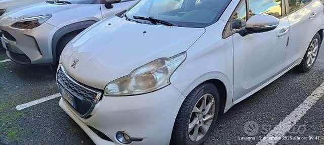 Usata Peugeot 208 Allure 68 CV (50 kW) 2012 Bianco Utilitaria
