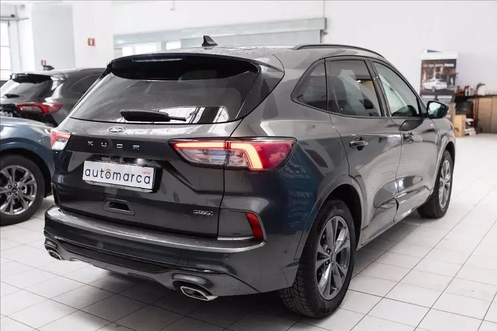 Usata Ford Kuga ST-Line 225 CV (165 kW) 2022 Grigio metallizzato SUV