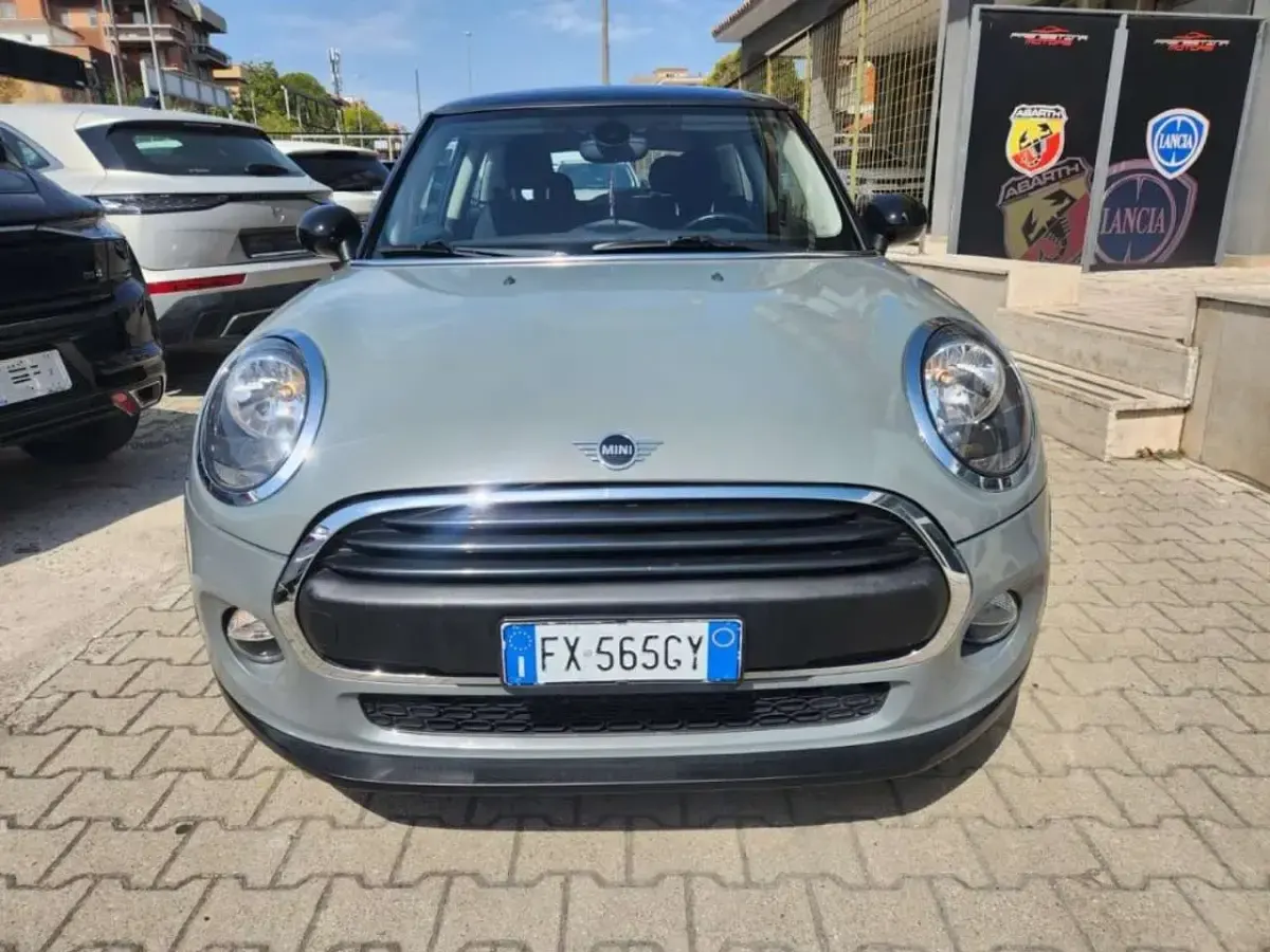 Usata Mini ONE 75 CV (55 kW) 2019 Grigio Utilitaria