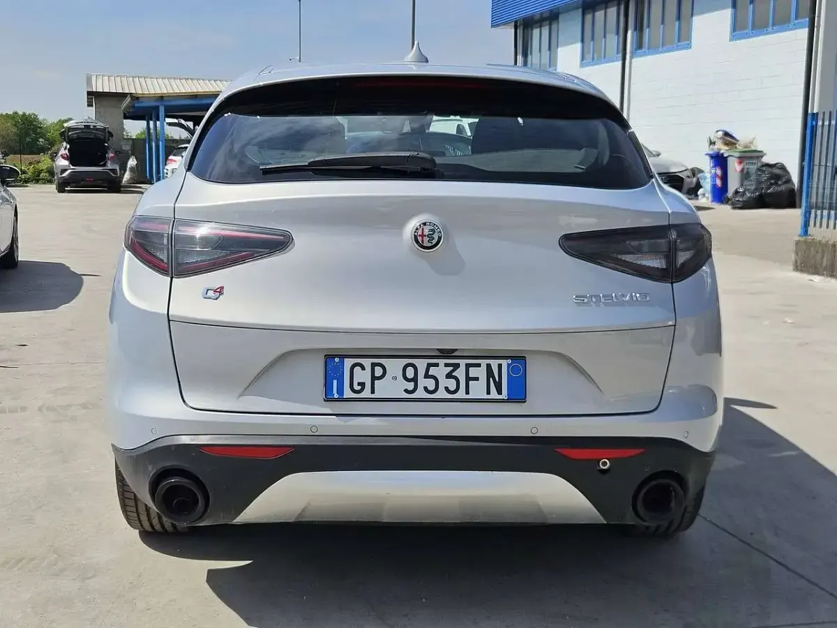 Usata Alfa Romeo Stelvio Super 209 CV (153 kW) 2023 Argento SUV