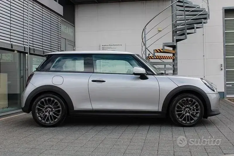 Usata Mini Cooper Classic 114 kW (156 CV) 2025 Grigio Utilitaria
