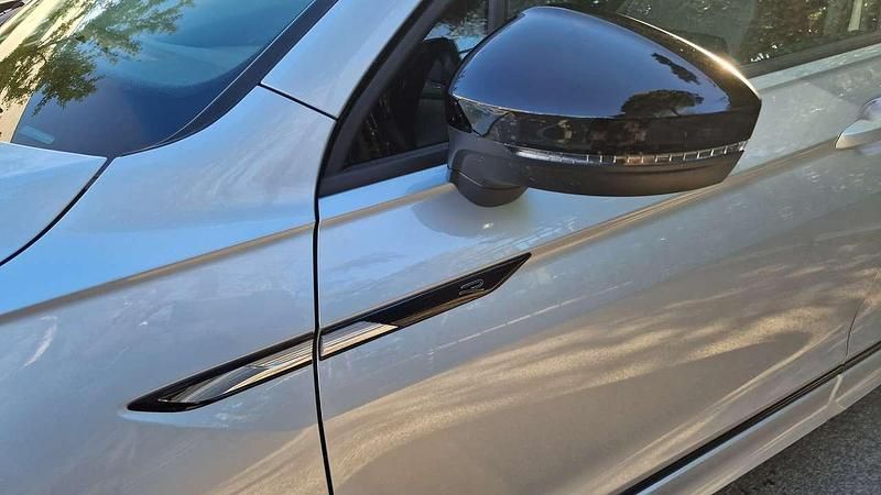 Usata VW Tiguan R-line 150 CV (110 kW) 2022 Argento SUV