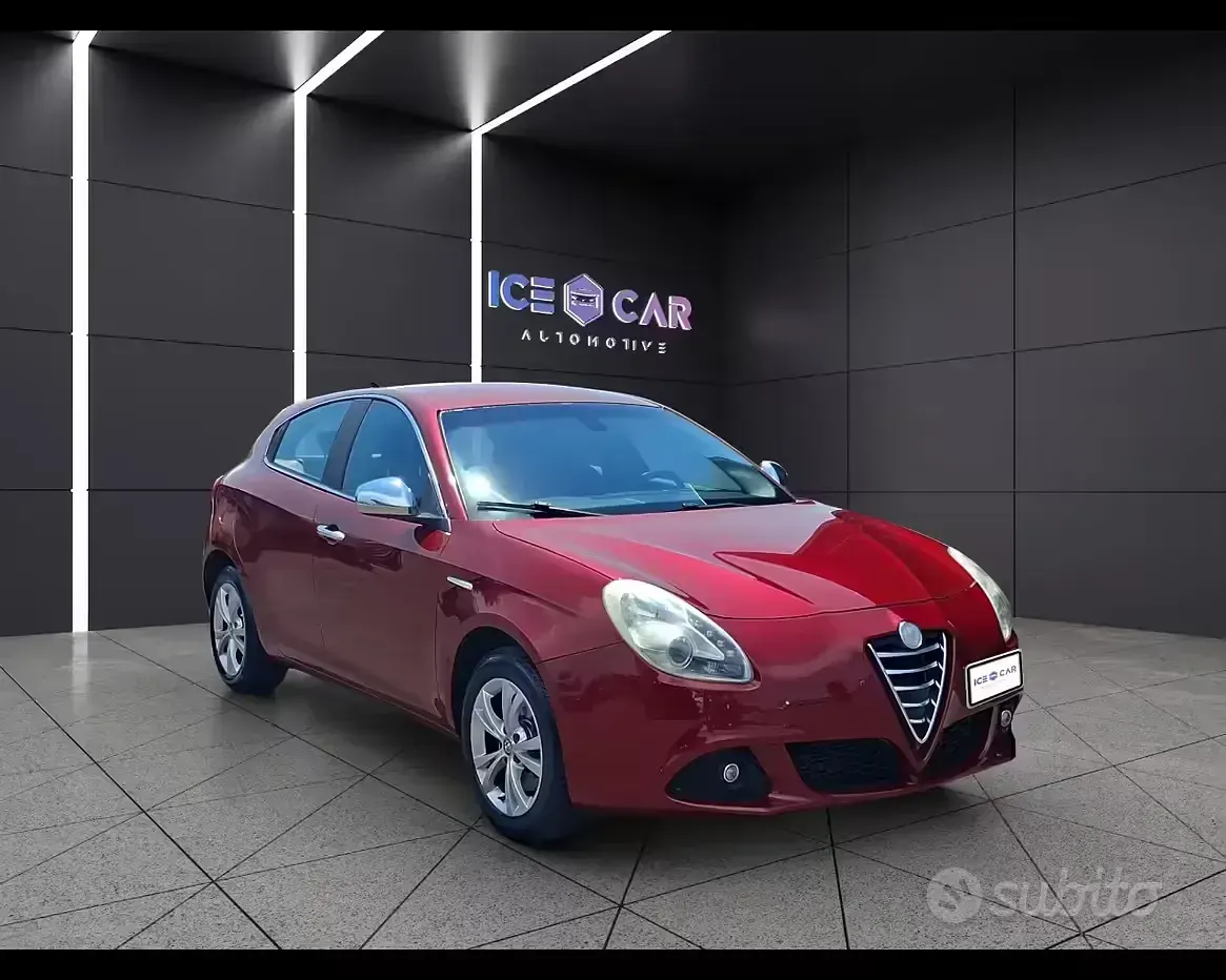 Usata Alfa Romeo Giulietta Distinctive 170 CV (125 kW) 2011 Rosso Utilitaria