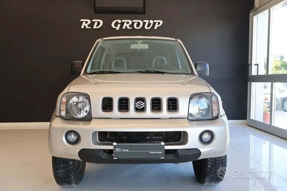 Usata Suzuki Jimny 86 CV (63 kW) 2005 Grigio SUV