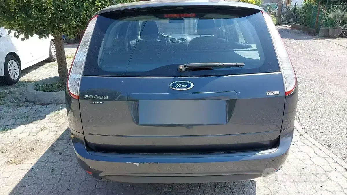 Usata Ford Focus 136 CV (100 kW) 2010 Grigio Station wagon