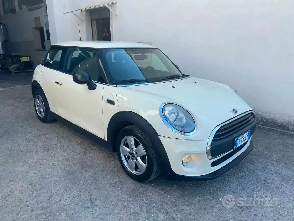 Usata Mini Cooper D 95 CV (69 kW) 2017 Beige Utilitaria