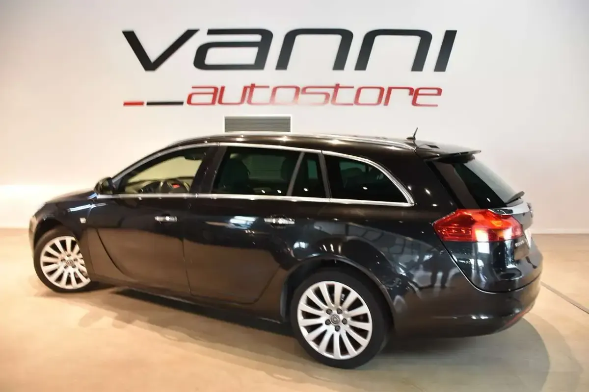 Usata Opel Insignia Cosmo 131 CV (96 kW) 2010 Nero Station wagon
