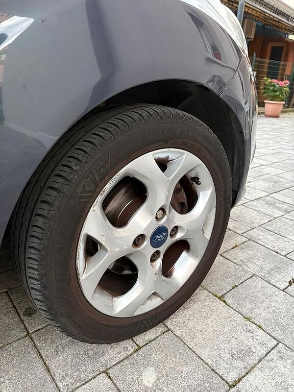 Usata Ford Fiesta 96 CV (70 kW) 2012 Blu Utilitaria