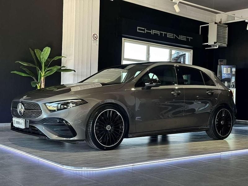 Grigio Usata 2023 Mercedes A200 AMG Line Premium Tre volumi | 38.900 € (Molto cara) - Immagine 1/4