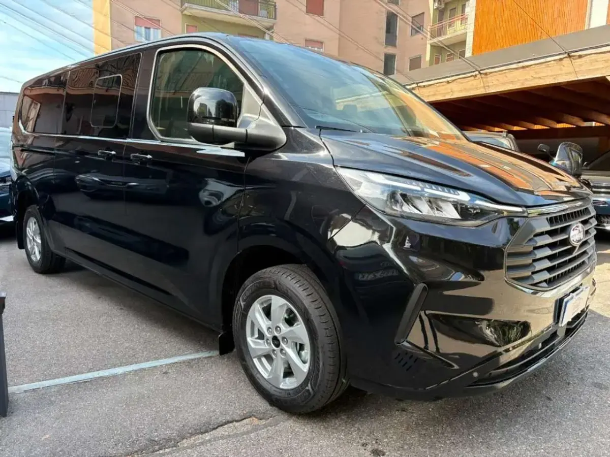 Usata Ford Transit Custom Titanium 150 CV (110 kW) 2024 Nero Station wagon