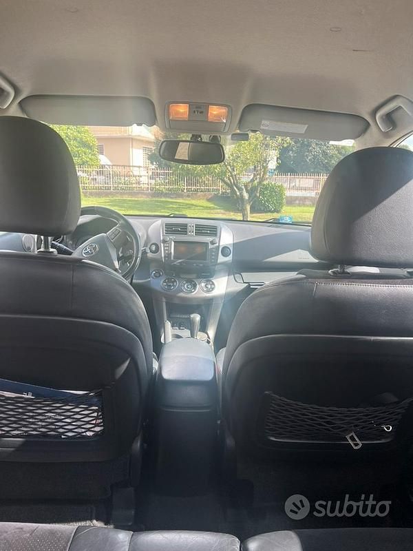 Usata Toyota RAV4 150 CV (110 kW) 2010 Bianco Berlina