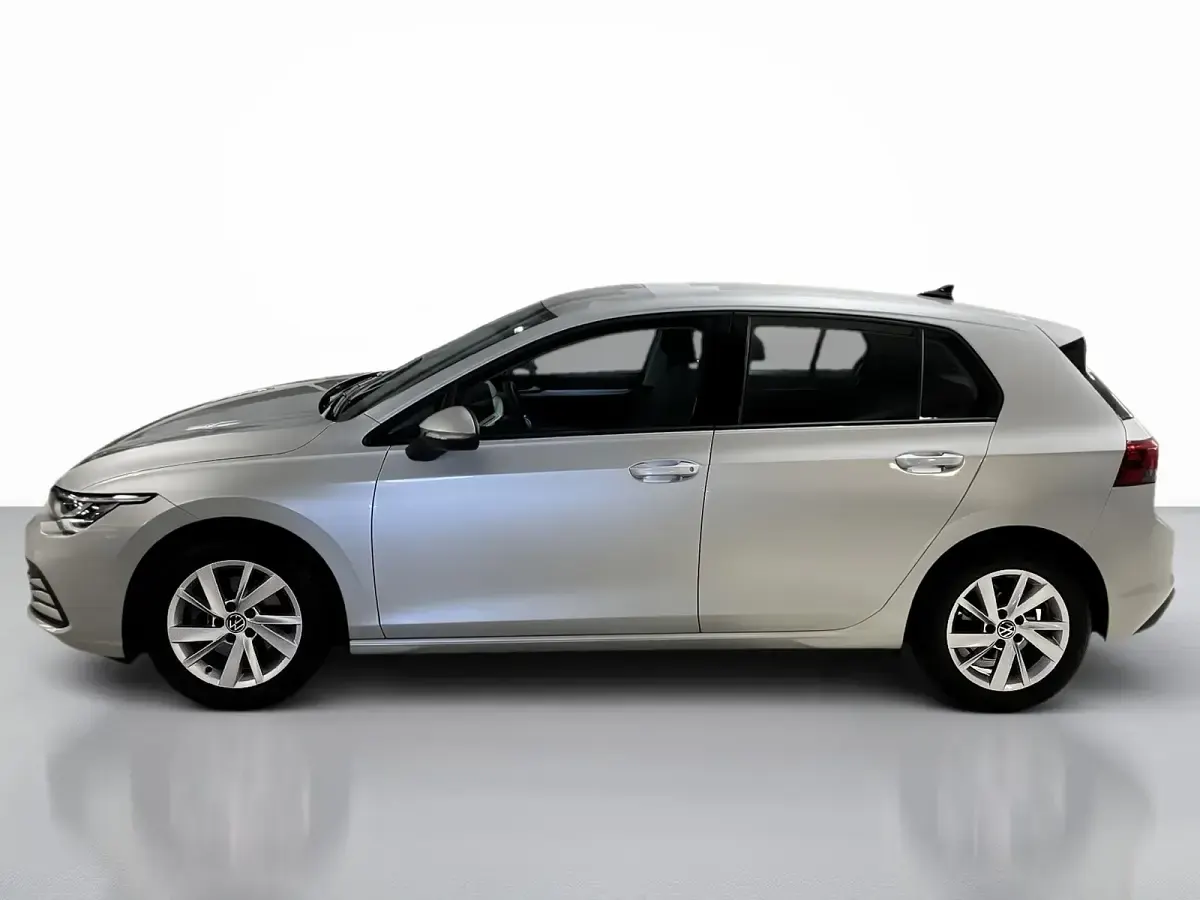 Usata VW Golf VIII Life 110 CV (80 kW) 2023 Reflex silver metallizzato Berlina