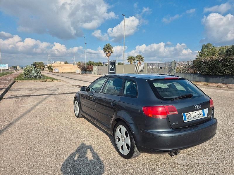 Grigio Usata 2006 Audi A3 Comfort Tre volumi | 2200 € (Ottimo prezzo) - Immagine 1/4