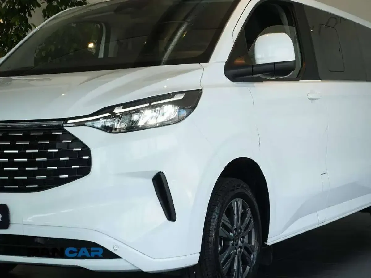 Usata Ford Tourneo Custom Titanium 136 CV (100 kW) 2024 Bianco Furgone