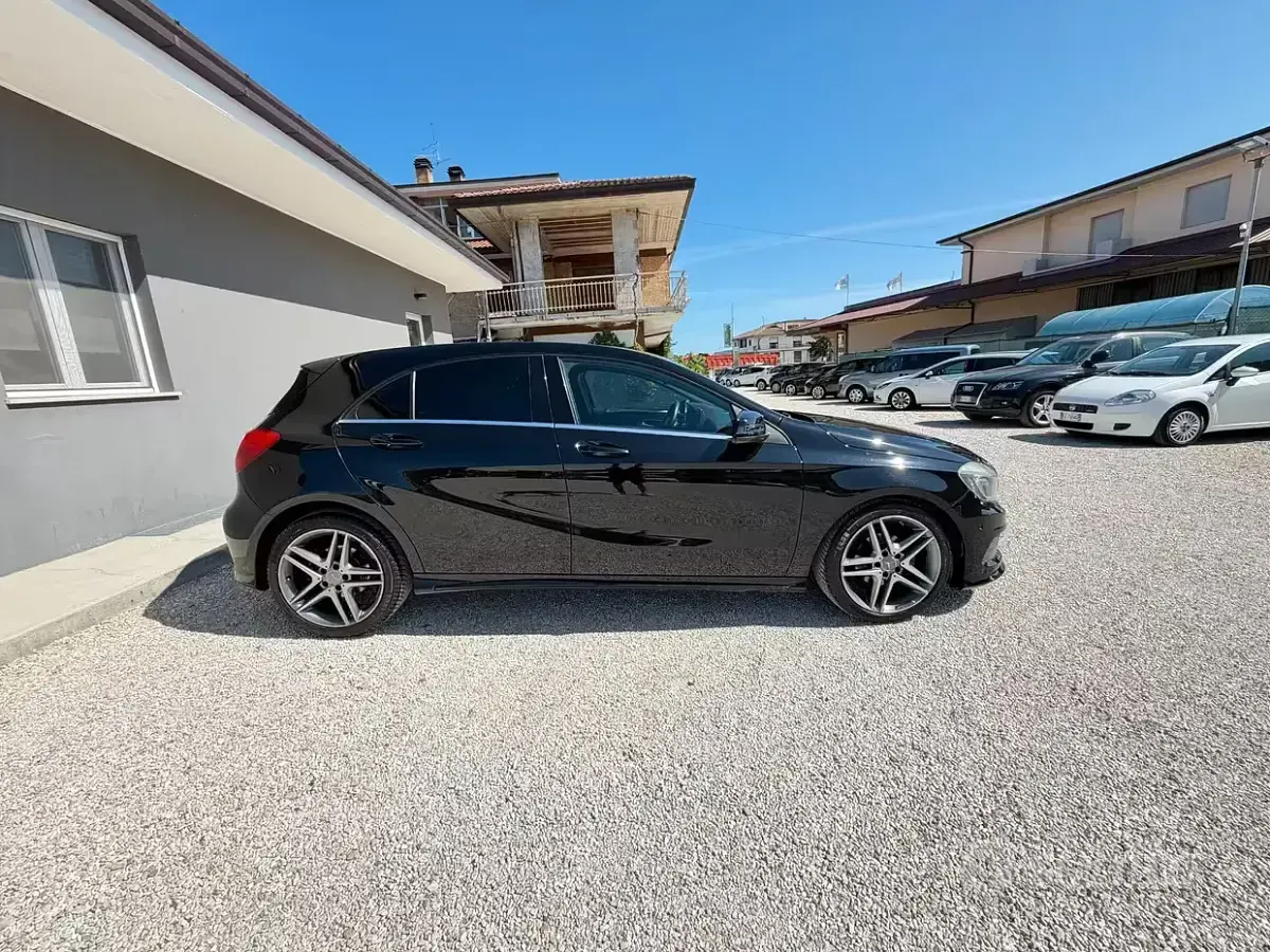 Usata Mercedes A180 Premium 109 CV (80 kW) 2013 Nero Utilitaria