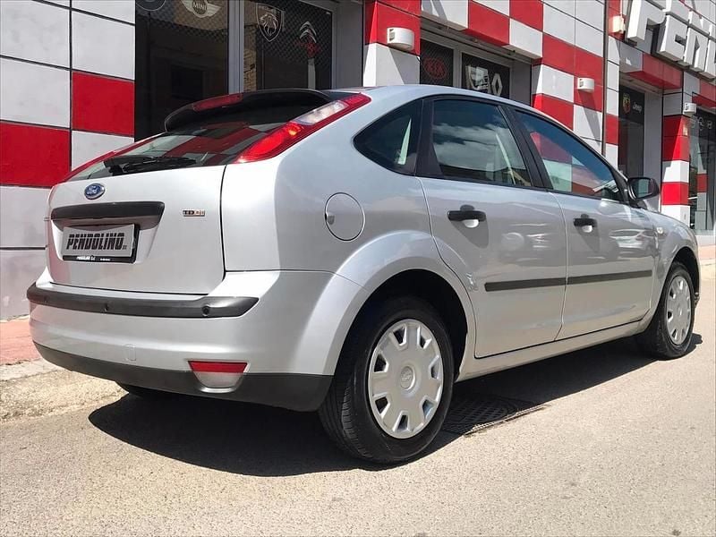 Usata Ford Focus Zetec 110 CV (80 kW) 2005 Argento Berlina