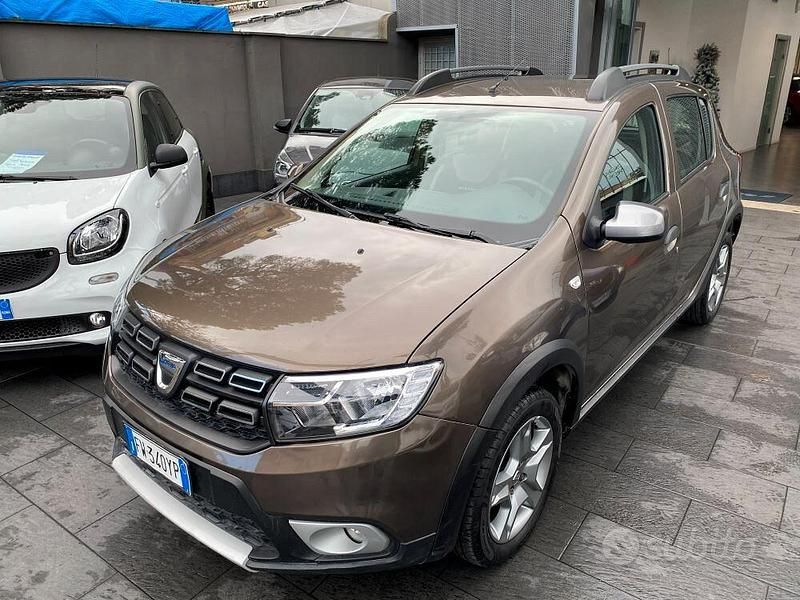 Usata Dacia Sandero Comfort 90 CV (66 kW) 2019 Marrone Berlina