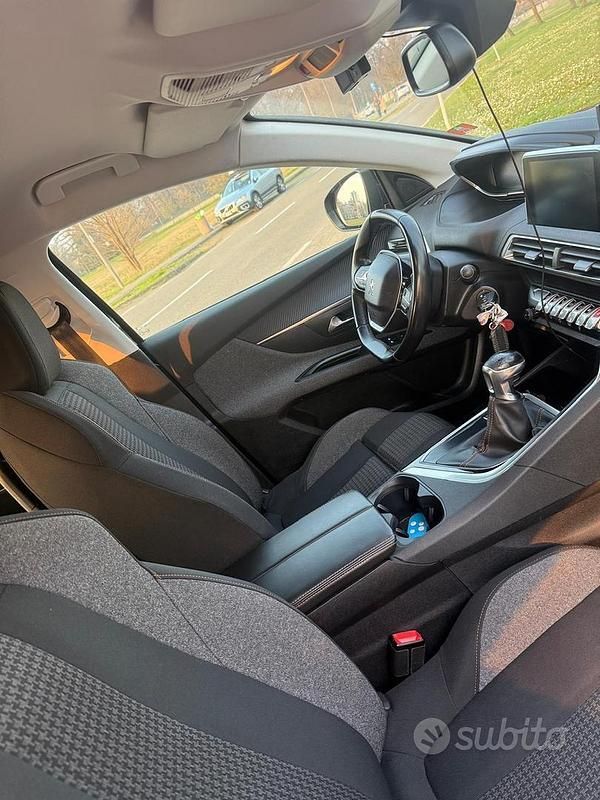 Usata Peugeot 5008 120 CV (88 kW) 2018 Nero SUV