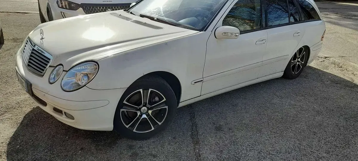 Usata Mercedes 220 Classic 150 CV (110 kW) 2004 Bianco Station wagon