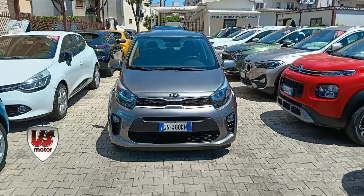 Usata Kia Picanto Urban 65 CV (47 kW) 2023 Grigio Utilitaria