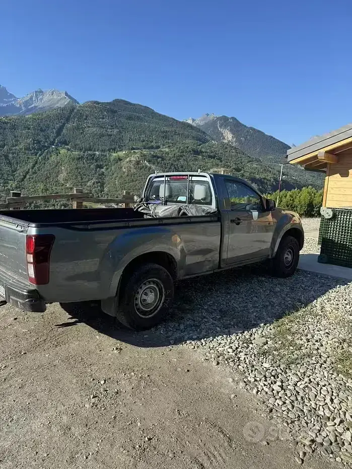 Usata Isuzu D-Max 163 CV (119 kW) 2014 Bluazzurro Cabrio