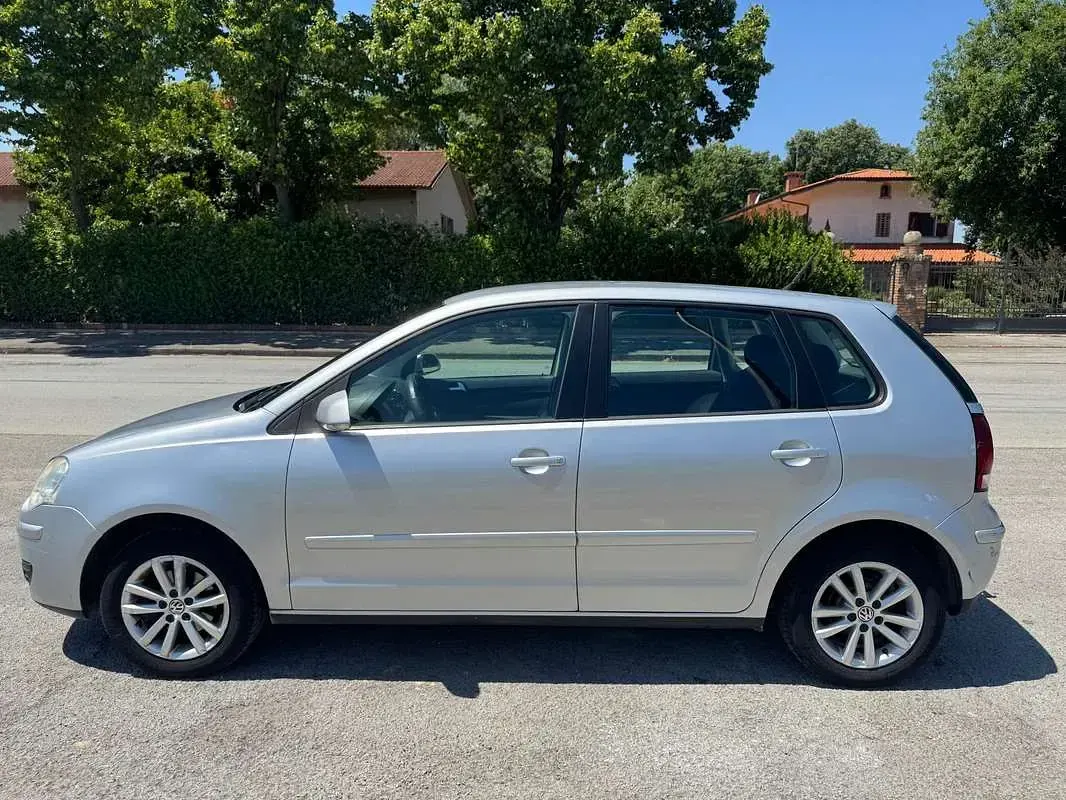 Usata VW Polo Comfortline 69 CV (50 kW) 2009 Argento Utilitaria