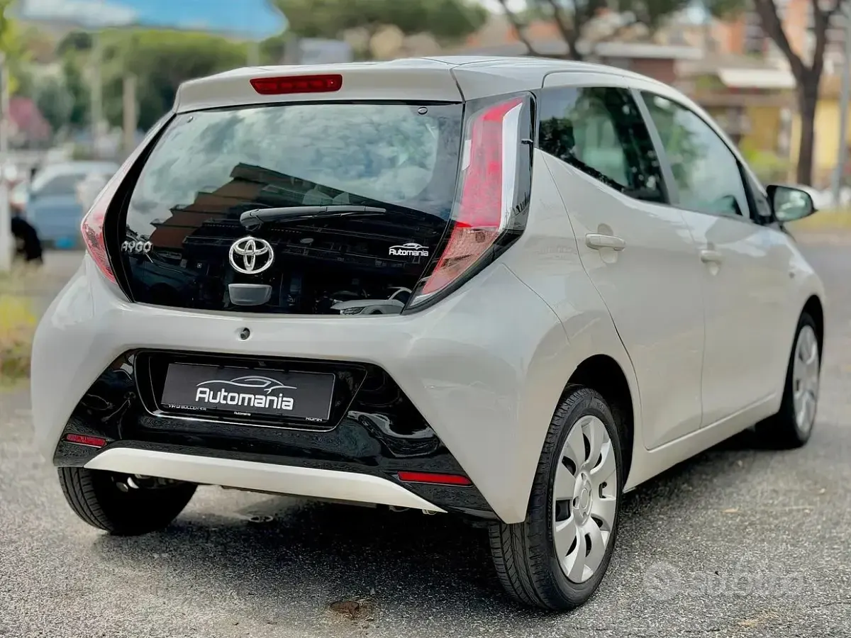 Usata Toyota Aygo 69 CV (50 kW) 2017 Bianco Utilitaria