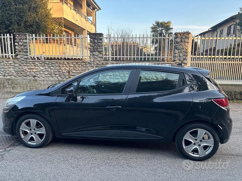 Second-hand Renault Clio IV 75 CP (55 kW) 2013 Negru Hatchback