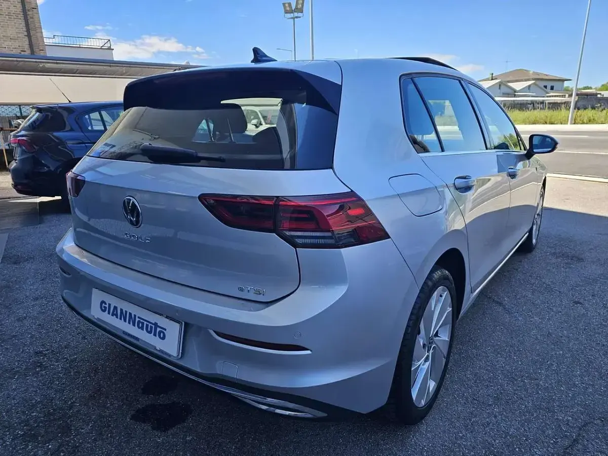 Usata VW Golf VIII Style 131 CV (96 kW) 2021 Argento Berlina