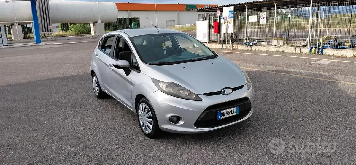 Usata Ford Fiesta 75 CV (55 kW) 2009 Grigio Berlina