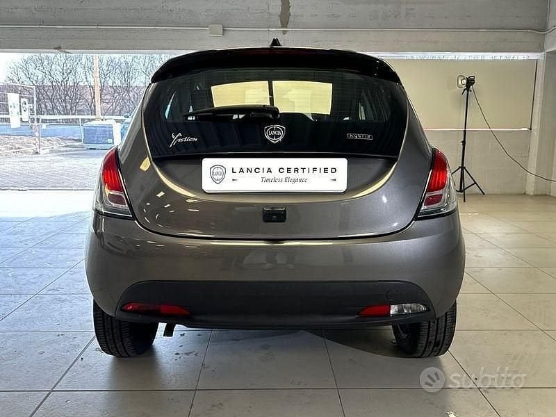 Usata Lancia Ypsilon Gold 70 CV (51 kW) 2024 Grigio Utilitaria