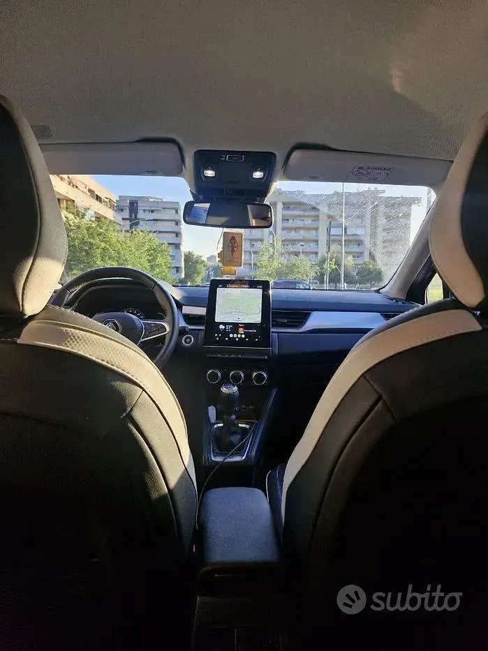 Usata Renault Captur 101 CV (74 kW) 2023 Grigio SUV