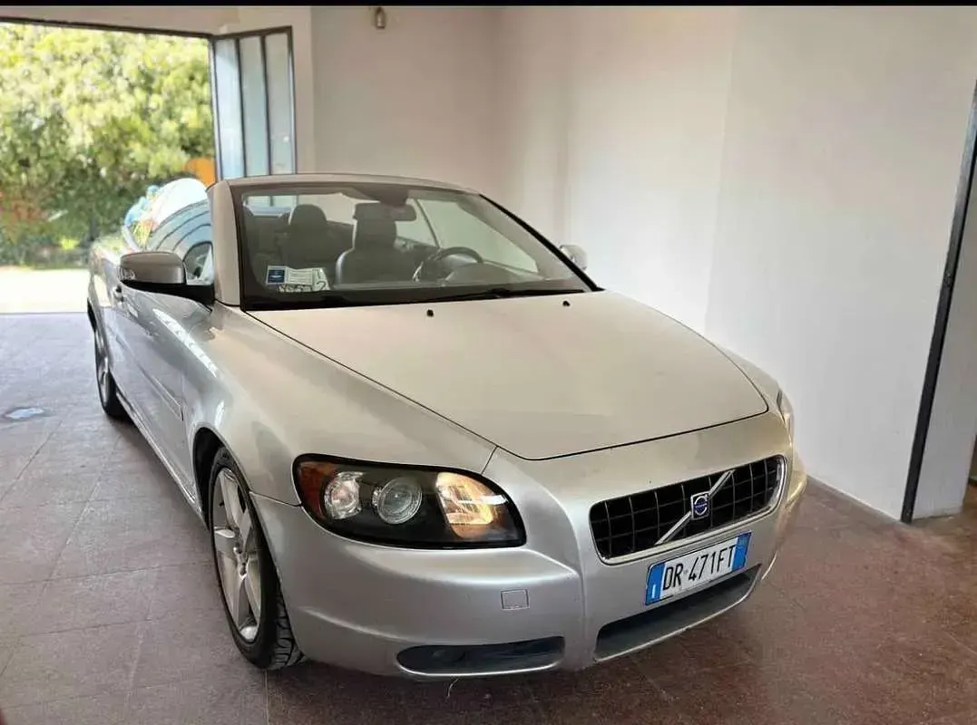 Usata Volvo C70 Momentum 136 CV (100 kW) 2008 Argento Cabrio