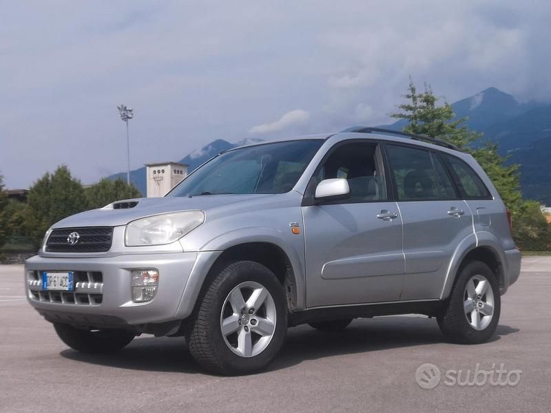 Usata Toyota RAV4 2001 Grigio SUV